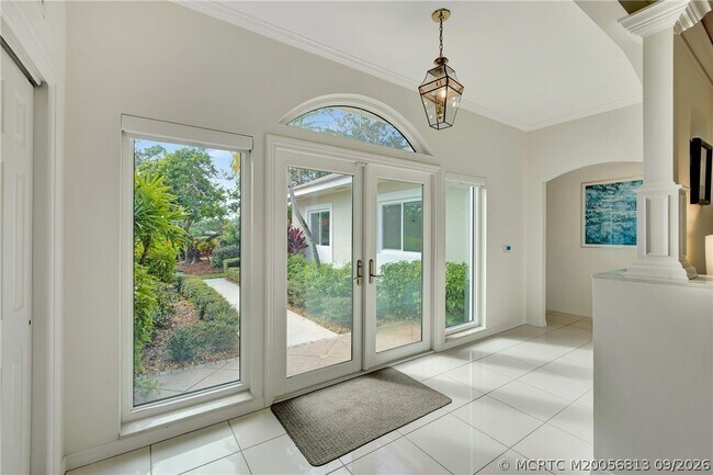 Building Photo - 2018 NW Laurel Oak Ln