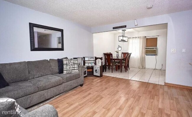 Foto del edificio - 2 br, 1.5 bath House - 7905 Comstock Ave