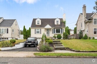 Building Photo - 428 Riverview Rd