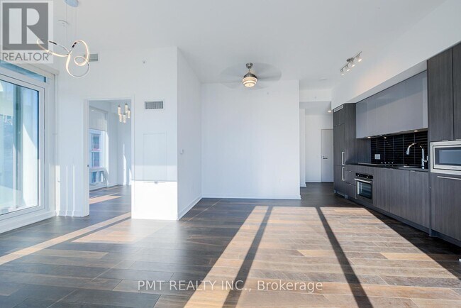 Building Photo - 115 Blue Jays Way