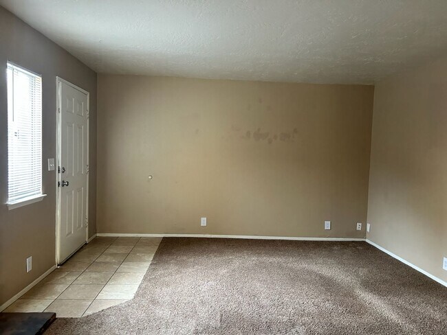 Building Photo - 720 S Norma St