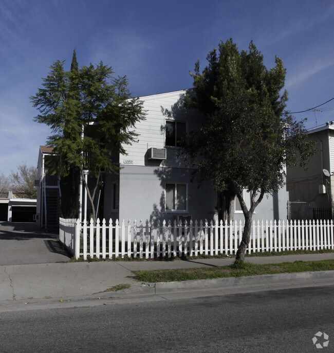 Primary Photo - 12801 Vanowen St