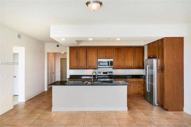 Building Photo - 1000 Bay Colony Dr S