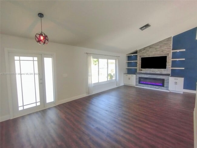 Foto del edificio - 5780 Sun Pointe Cir