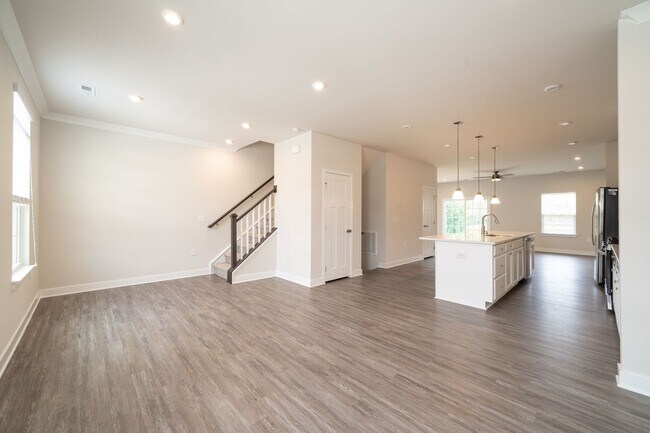 Foto del edificio - Pending Application: Townhome on the Chape...