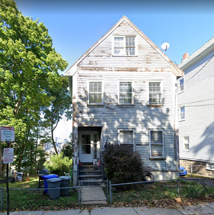 Primary Photo - 77 Iroquois St