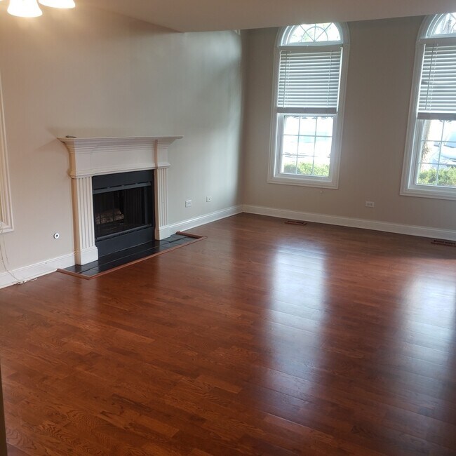 19 Foxcroft Rd Unit 119, Naperville, IL 60565 Condo for Rent in