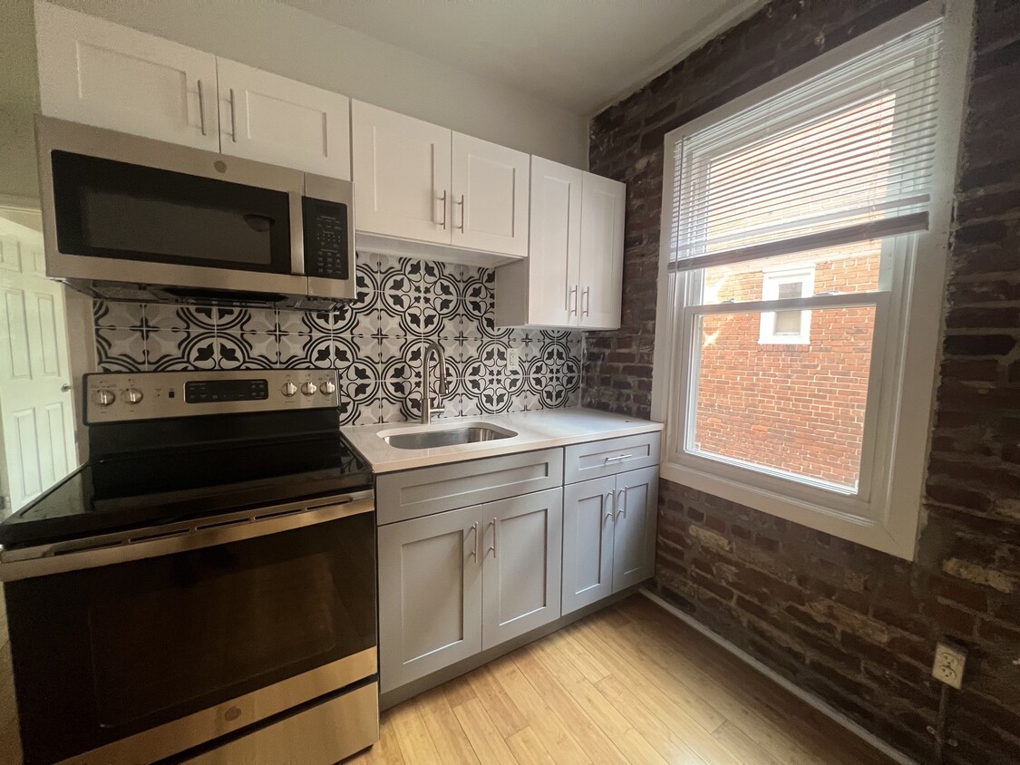 Primary Photo - 3856 Haverford Ave