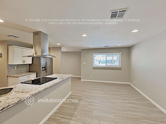 Building Photo - 1175 E Diamond Dr