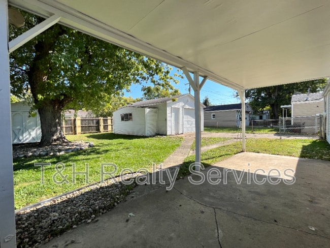 Building Photo - 1604 S Oakdale Dr