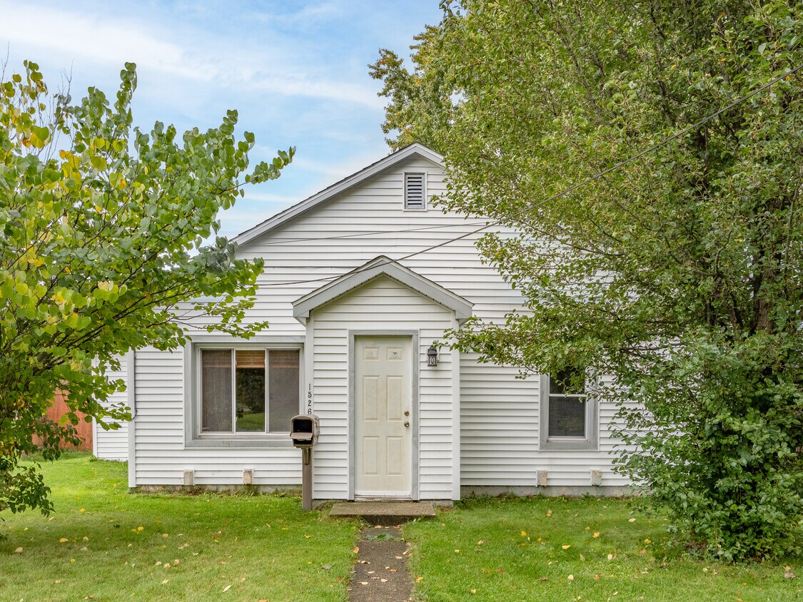 1526 Bronx Ave, Kalamazoo, MI 49048 House Rental in Kalamazoo, MI