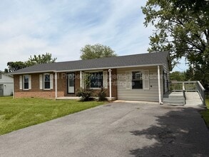 Building Photo - 139 Meadowbrook Dr