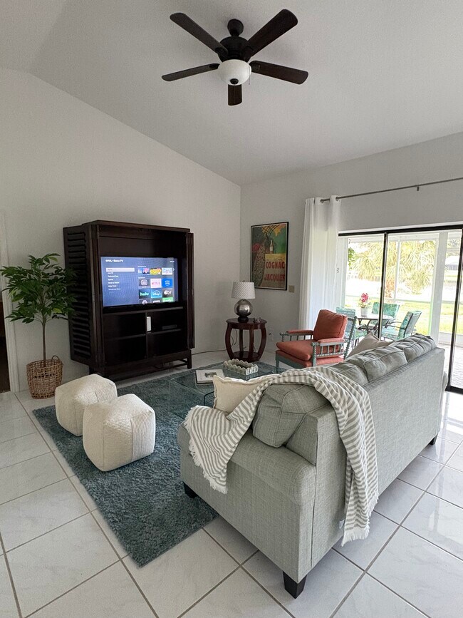 Foto del edificio - 1352 Monarch Cir