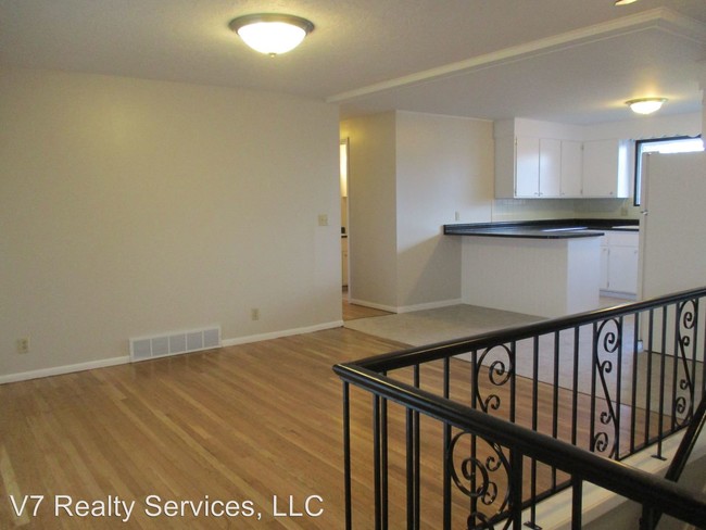 Building Photo - 4 br, 3 bath House - 1910 W. Bowling Ave.