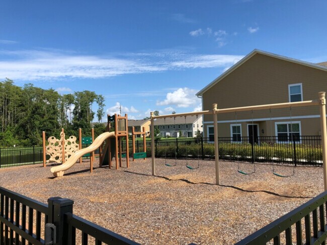 Building Photo - 4247 Gumbo Limbo Dr