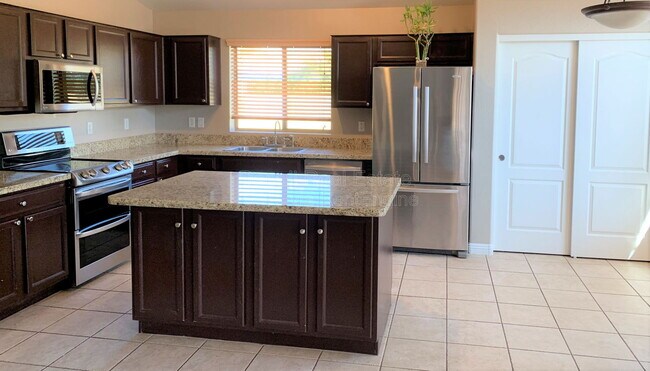 Building Photo - 1273 N Exeter St