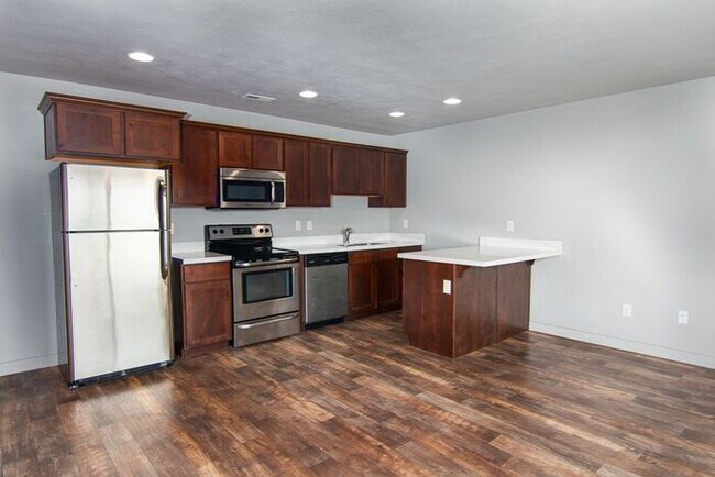 Building Photo - Edgewater Townhome In Beautiful Vineyard