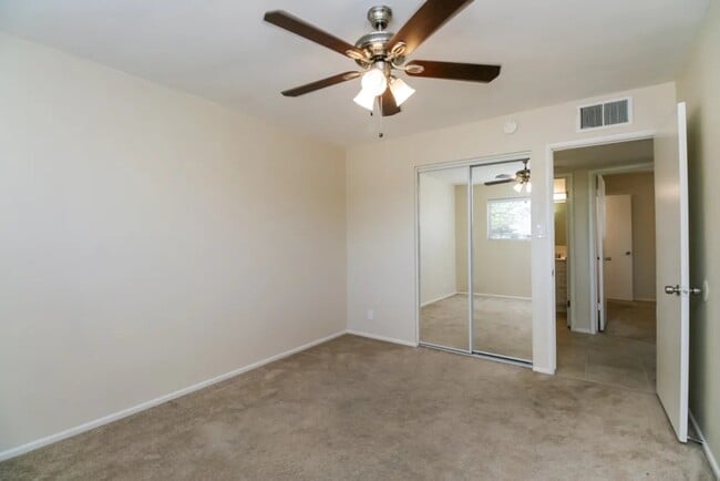 Foto del edificio - 21824 Torrence Chapel Rd