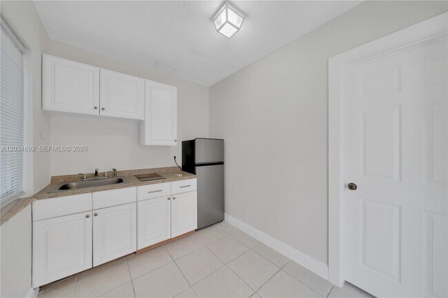 Foto del edificio - 7555 SW 28th Street Rd