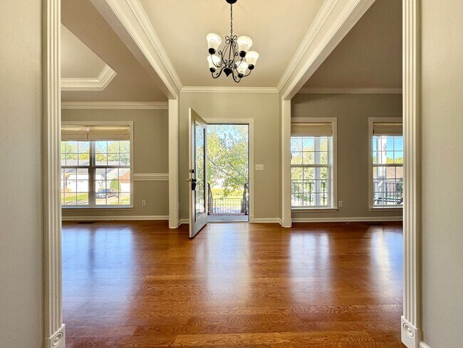 Foto del edificio - 4 Bedroom, 2.5 Bath Home w/ Backyard and 2...