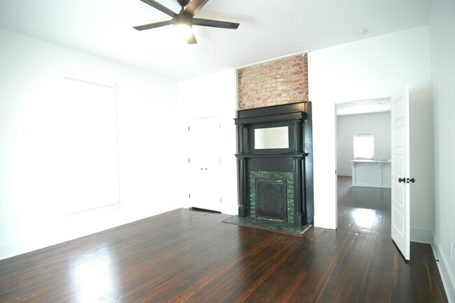 Building Photo - 1 Bedroom Apartment on Peachtree Street!