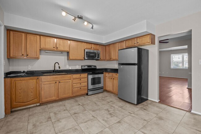 Building Photo - New Listing in Virginia Beach!