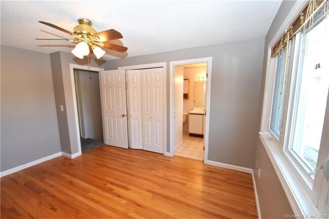 Building Photo - 126 Oak Ridge Dr