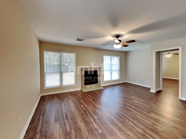 Foto del edificio - 2218 Shady Pine Dr