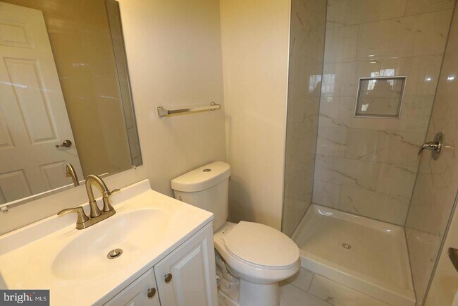 Foto del edificio - 8006 Harbor Pl