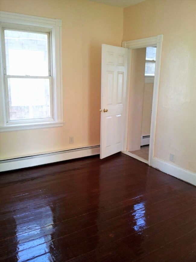 Building Photo - 6 Young Ave