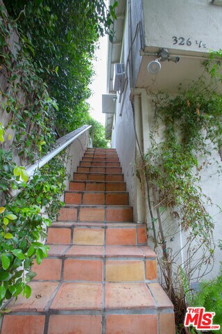 Foto del edificio - 321 1/2 Huntley Dr