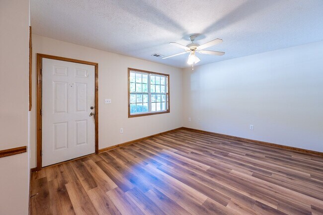 Building Photo - 602A Dorn St