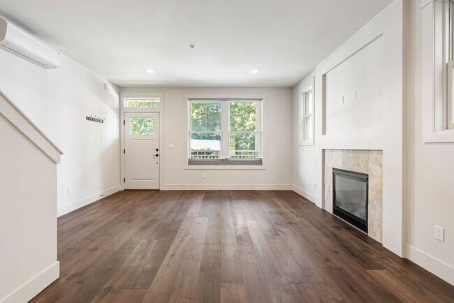 Foto del edificio - 126 SW Grover St