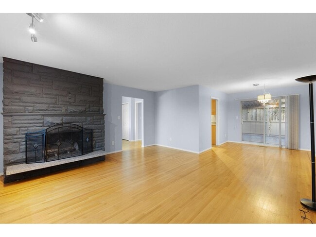 Building Photo - 13786 Grosvenor Rd