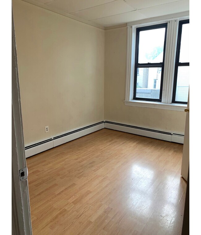 335 71st St Unit 11, Guttenberg, NJ 07093 Apartments in Guttenberg