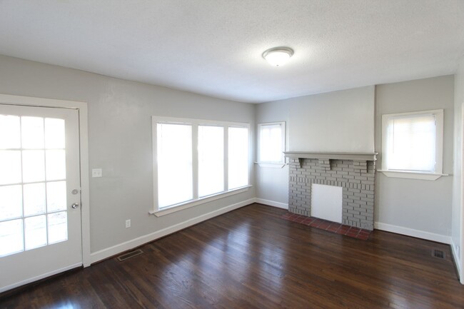 Building Photo - New On The Market with Fresh Updates!!
