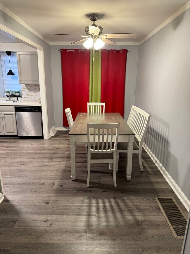 Foto del edificio - 8114 Terry St