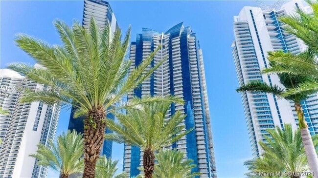 Building Photo - 17121 Collins Ave