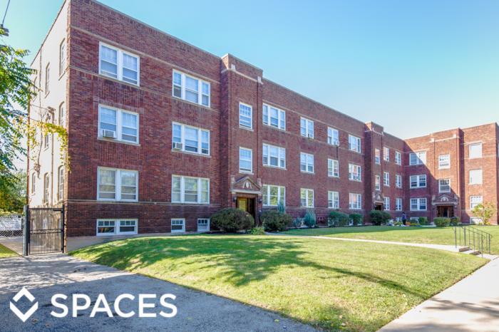 Foto principal - 2 bedroom in Chicago IL 60645