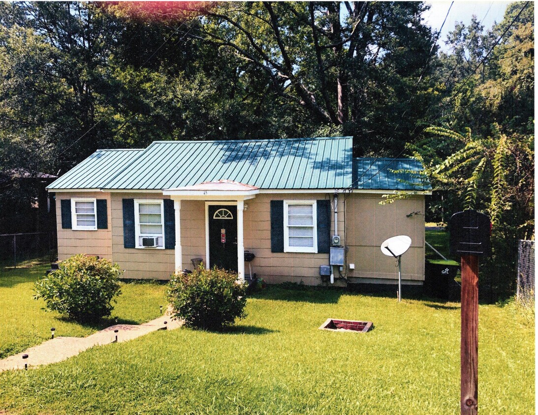 45 Lakeside Dr, Childersburg, AL 35044 House Rental in Childersburg