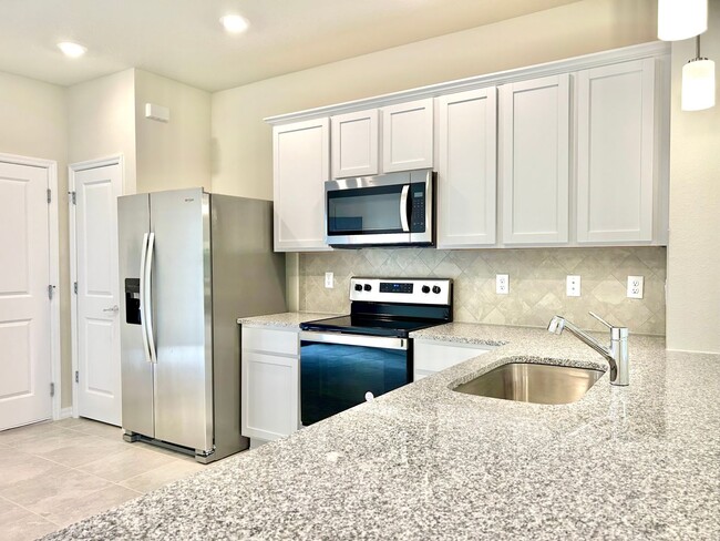 Foto del edificio - New Build 3Bed 2Bath Townhome in Kissimmee