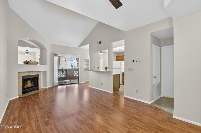 Building Photo - 930 N Mesa Dr