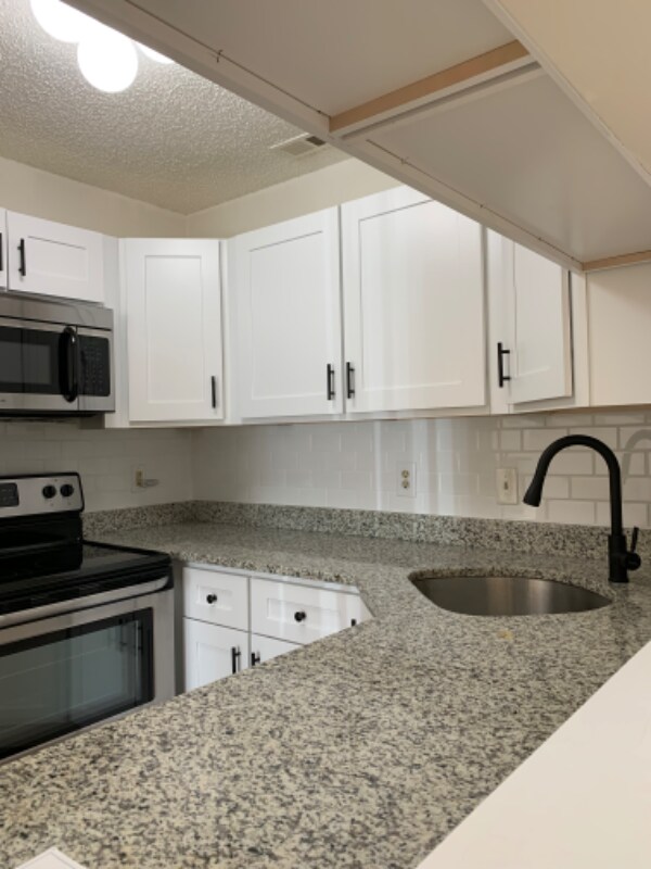 Building Photo - 5301 Aberdeen Dr