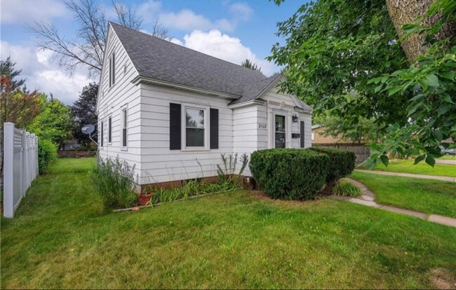 Building Photo - 2108 Brackett Ave