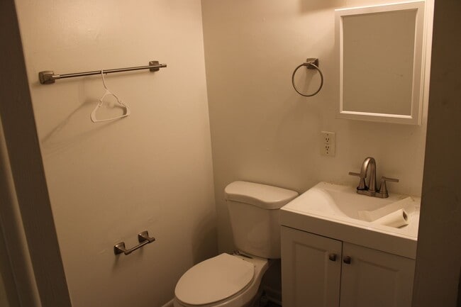 Building Photo - Apartment