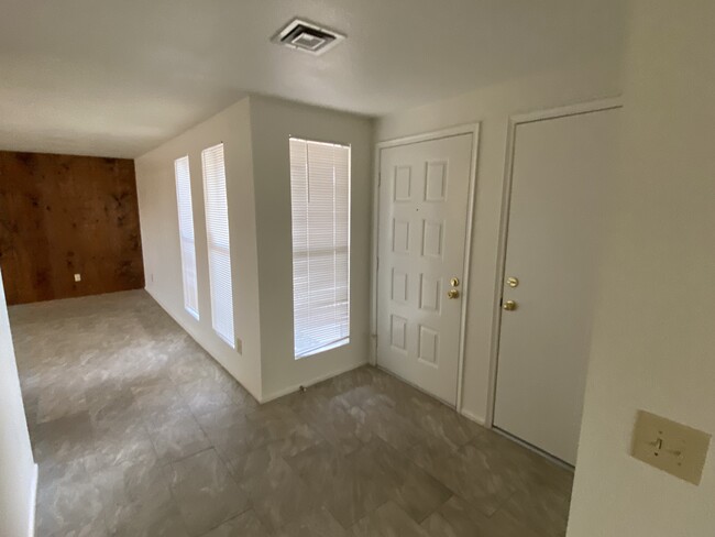 Foto del edificio - 1723 W Rosal Dr