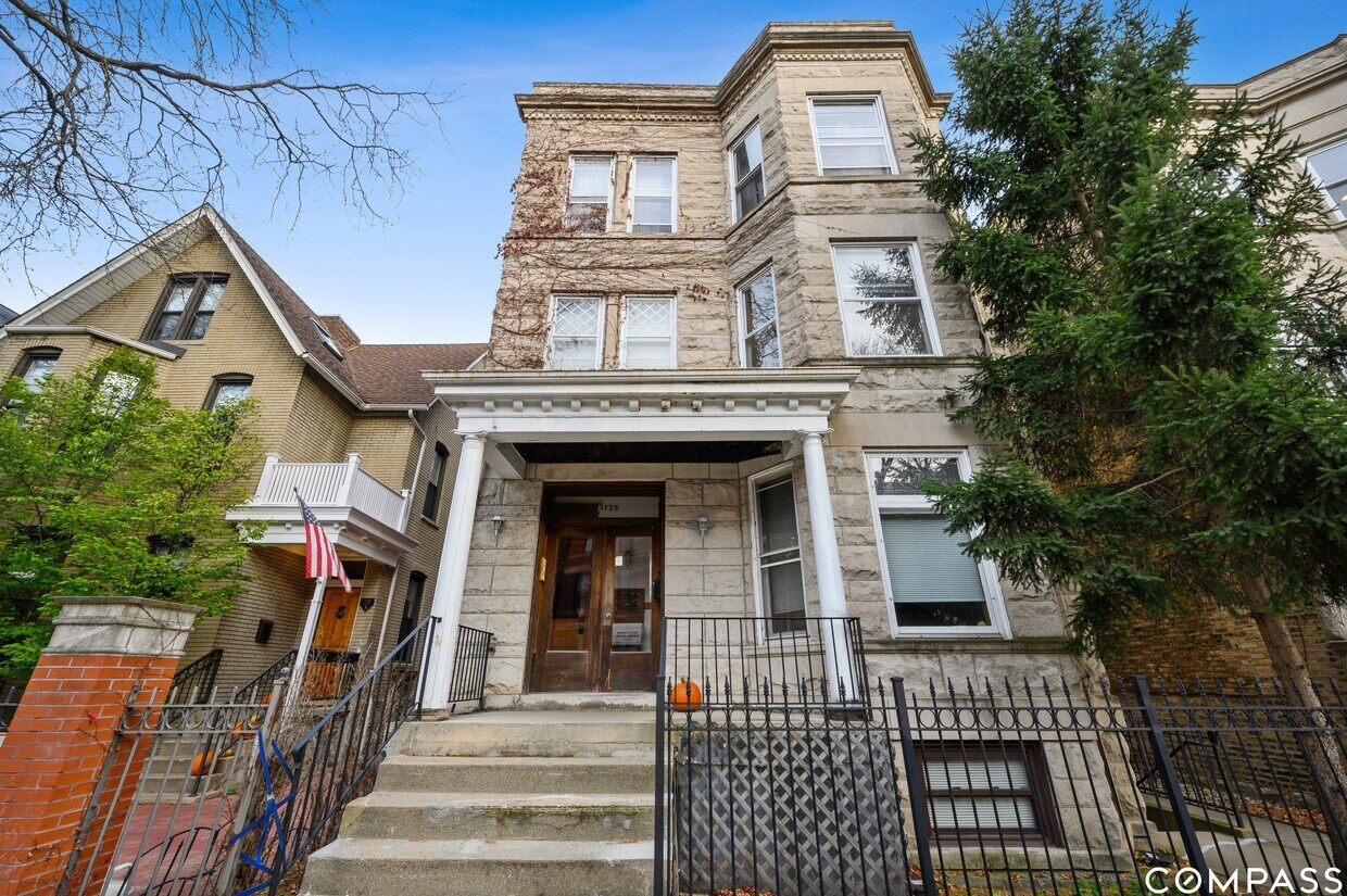 Primary Photo - 3135 N Clifton Ave