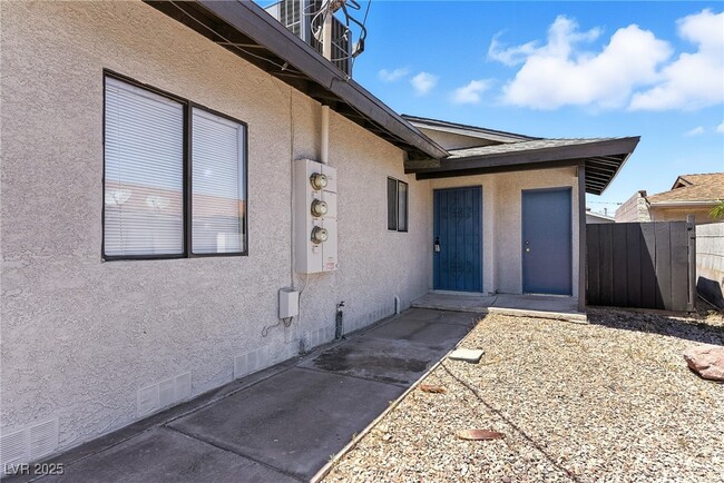 Building Photo - 215 Zinc St