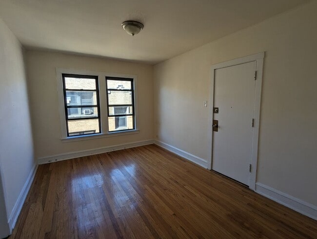 Building Photo - 2649 N Spaulding Ave