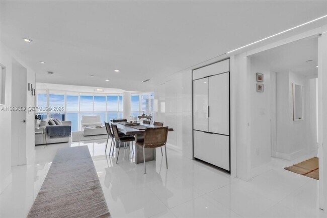 Foto del edificio - 6301 Collins Ave